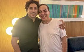 ¡Noche histórica en Las Vegas! Cristian Castro detiene su concierto para rendir homenaje a Memo Ochoa