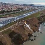 Plane Turkey overshoots runway, stops