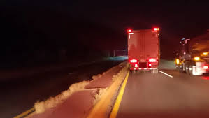 Trailero muere al ser arrollado por su propia unidad en Lerdo, Durango; bajó del vehículo para ir al baño https://mile.io/3La65ue