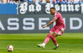 Kylian Mbappé déjà buteur pour sa première sous Mourinho avec le Real — 20 Minutes