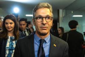 Carlos Bolsonaro em resposta a Zema: ‘Estou para conhecer sujeito mais baixo que esse’