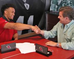 Image de NFL Rookie Signing a Contract