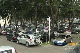 Image result for parkir mobil di lokasi pabrik