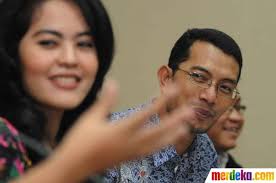 Ekspresi Kader Partai Demokrat Farhan Efendi saat mendengarkan tanggapan dari Kader PPP Dini ... - diskusi-pertarungan-caleg-vs-kepala-daerah-004-farikh-ibrahim