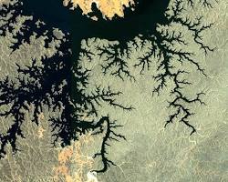 Fractal patterns in coastlines