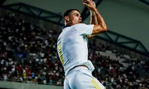 Ronaldo marca três gols em amistoso contra Portugal