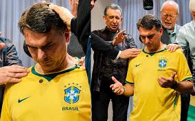 Flávio publica vídeo recebendo oração de líderes cristãos
