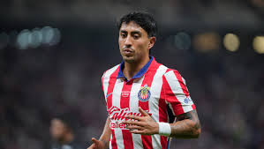 Chivas recupera a Omar Govea, pero sufre varias bajas para enfrentar a Rayados