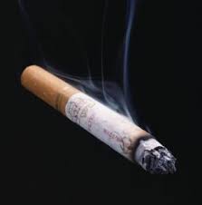 Resultado de imagem para FUMANDO CIGARROS