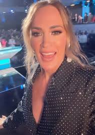 Carrie Underwood Wears A Bedazzled Power Suit & Is Booed By 'American Idol' Audience