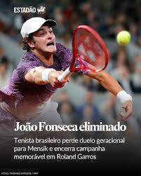 ELIMINADO | Brasileiro é derrotado por 3 sets a 0 pelo tcheco de 20 anos, em confronto entre talentos da mesma geração, e se despede do Grand Slam que o ajudou a mudar de patamar no tênis mundial ⁣ ⁣ 📲 Saiba mais no #LinkDaBio