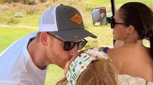 Meghan Markle muestra como nunca la vida privada de sus hijos para felicitar al príncipe Harry