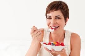 Résultat de recherche d'images pour "laughing at salad"