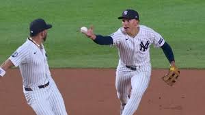 Yankees commit 2 errors on 1 play to gift Astros a run