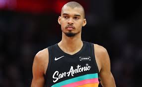 Victor Wembanyama: ¿Está en el equipo para el partido de los Spurs contra los Nuggets el 12 de marzo?