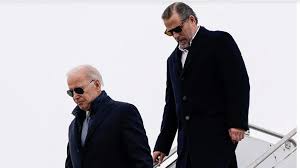 Ông Joe Biden ký lệnh ân xá cho con trai