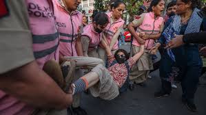 Una protesta del movimiento de las “cucarachas” en India acaba con un millar de detenidos en Nueva Delhi