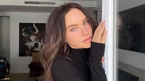 Belinda impacta con su belleza en una sesión espontánea desde Madrid