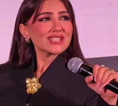 مي عمر ترد على سؤال طريف: ليه محمد سامي بيخليكي تتضربي في كل أعماله؟ (فيديو)