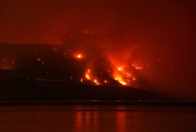 Bald Range fire 'like a bomb' going off as it roars east toward B.C. community of about 12,000 residents; wildfire emergency continues