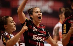 Capitã e melhor da partida: Karina vive noite mágica em vitória do Flamengo na Superliga