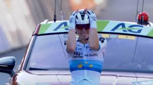 Demi Vollering wint Luik-Bastenaken-Luik met veel machtsvertoon en pakt record met derde zege