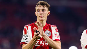 Fred Grim geeft verklaring voor plotse afwezigheid Youri Baas bij Ajax