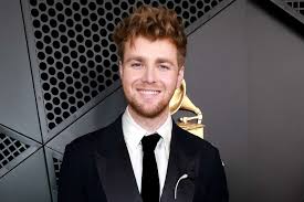 Alex Warren Reveals He Used to Email Justin Bieber Before Finding Fame at the 2026 Grammys