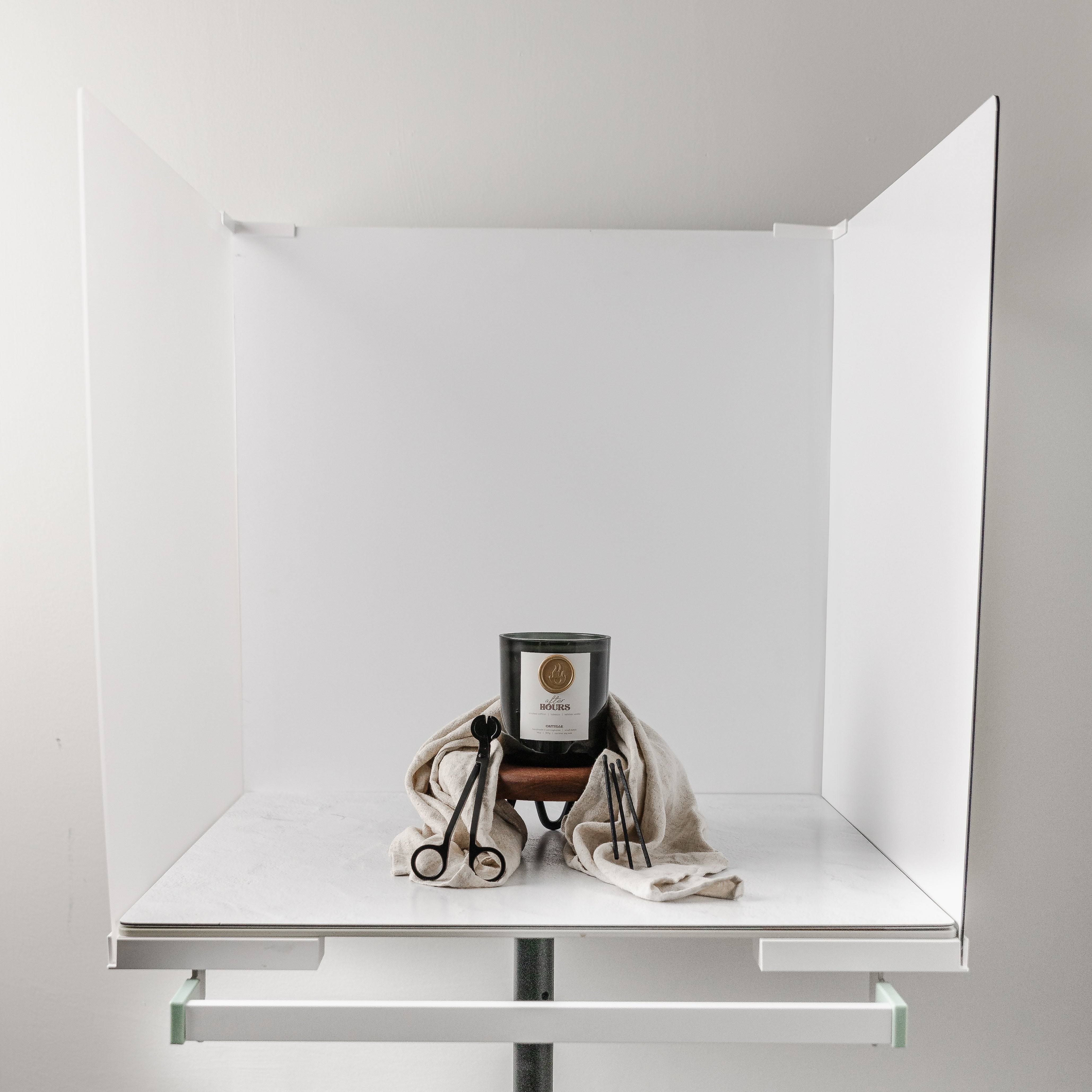 REPLICA SURFACES All White Design