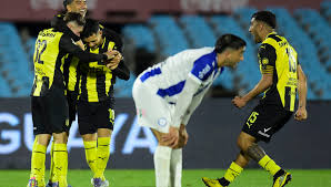 Peñarol Remonta y Lidera el Clausura: Triunfo 3-1 sobre Cerro Largo