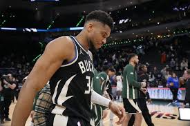 Bucks em má fase tentam estancar a queda de rendimento durante visita à Filadélfia.
