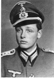 Volker v. Kleist. geboren Wendisch Tychow 4. 9. 1924 in der Uniform eines ...