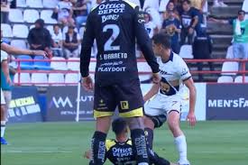 Así fue la espantosa patada de Brian García en los genitales de Rodrigo López por la que se fue expulsado (VIDEO)