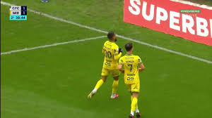 Aos 38 min do 2º tempo - gol de dentro da área de Bruno Santos do Mirassol contra o Coritiba