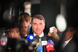 Flávio nega ‘climão’ em dividir espaço com ministro de Lula na Marcha para Jesus