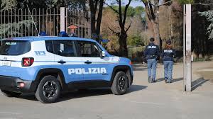 Nova Milanese, nel garage una pistola mitragliatrice e cocaina a chili: arrestato il pusher 40enne