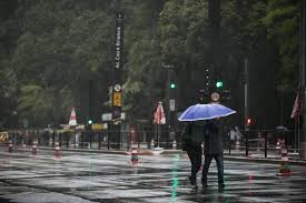 Último dia de agosto, segunda-feira (31) deve continuar abafada e com sol entre nuvens em SP