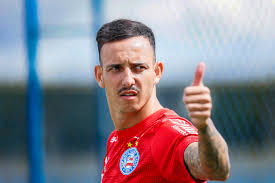 Veja como está sendo a passagem do lateral Iago no Bahia; jogador está próximo do Inter