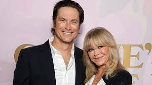 Oliver Hudson recalls 'invasion' by Goldie Hawn fans growing up: 'I hated 
it'