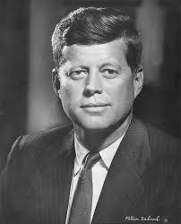 John Fitzgerald Kennedy. John suit des études dans les meilleurs établissements d&#39;enseignement : Choate Academy à Wallingford (Connecticut), ... - 1310791-John_Fitzgerald_Kennedy