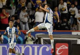 Pachuca aprovecha su localía y toma ventaja sobre Pumas