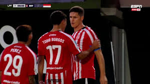 Carrillo se sacó la mufa: golazo de cabeza y desahogo en apenas nueve minutos