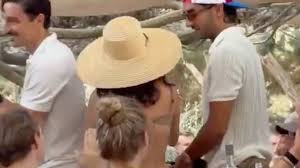 El recibimiento como héroe a Ferrán Torres en Ibiza con Michael Jordan y Beckham