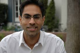 Ramit Sethi on valmistunut Stanfordin yliopistosta, jossa hän on opiskellut teknologiaa ja aihealuetta nimeltään persuasion psychology. - ramitsethi