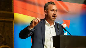 Praxistipps aus dem Nachbarland: Wie sich die AfD auf eine mögliche Regierung vorbereitet — n-tv.de