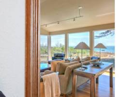 Изображение: living room with a smart thermostat that learns user preferences and automatically adjusts the temperature for optimal comfort