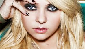 Résultat de recherche d'images pour "taylor momsen"