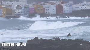 Tragedia en Tenerife: Olas Gigantes Dejan Tres Muertos y Quince Heridos