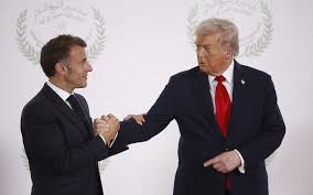 « Si tu m’avais demandé mon avis… » : entre Macron et Trump, une relation tendue mais qui ne rompt pas