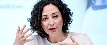 Tops und Flops der schwarz-roten Koalition Verbraucherzentrale kritisiert fehlende Entlastung bei Strom und Lebensmitteln